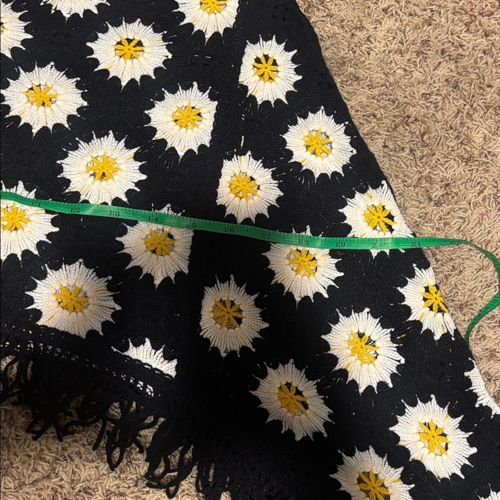 Haute hippie poncho Black Crochet Sweater with Daisy Pattern - Picture 5 of 6